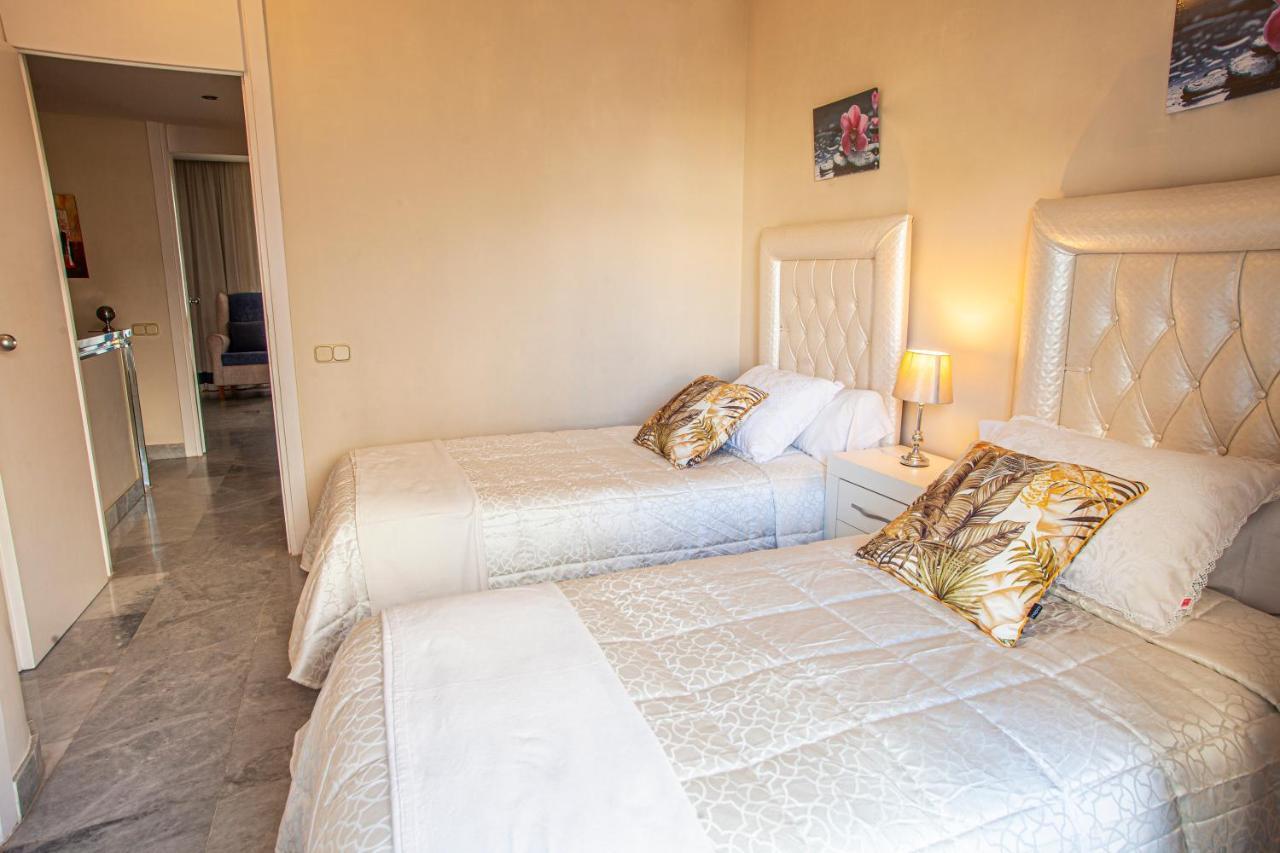 Duplex Apartment On The Beach 71 ماربيا المظهر الخارجي الصورة